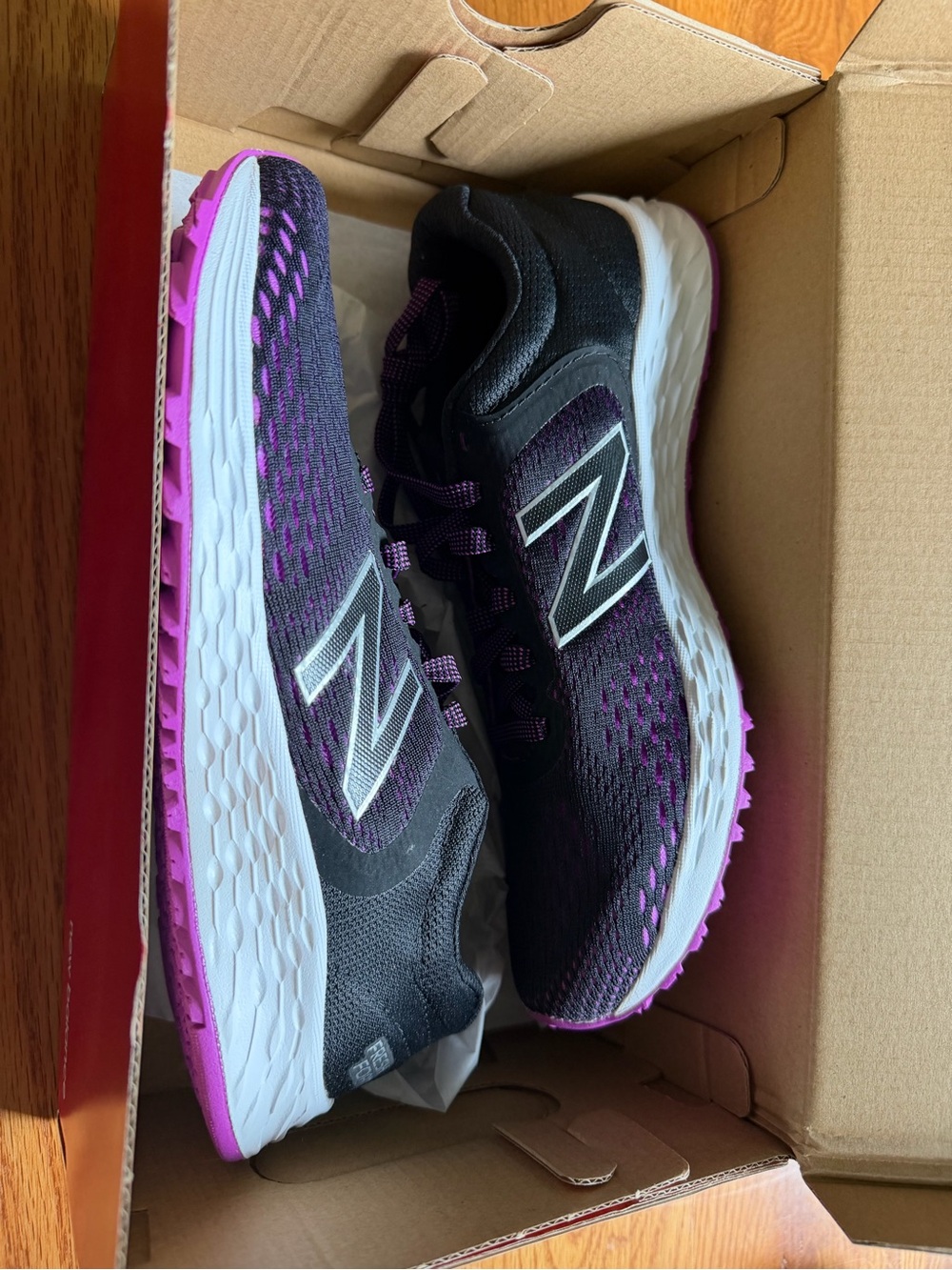New Balance Women’s Black & Purple Running Shoes FRESH FOAM NIB 7.5, really nice